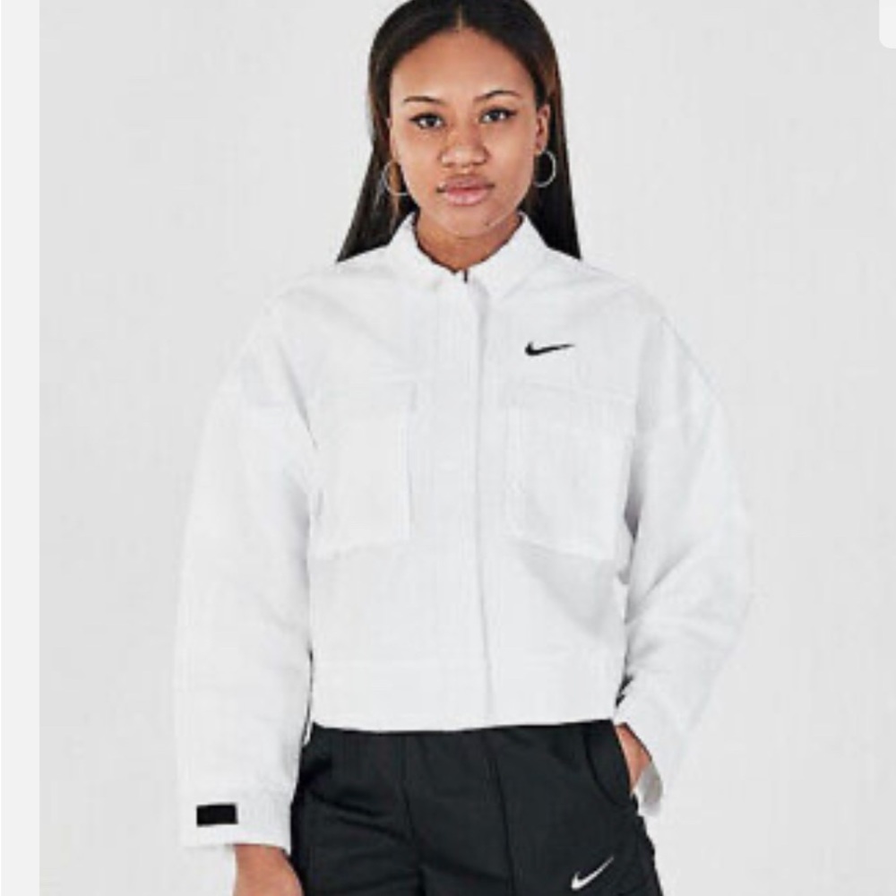 Nike Women's Sportswear Essential Full-Zip Jacket